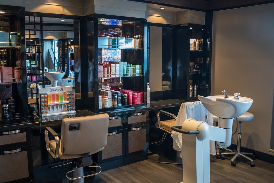 B. Nakowa Barbing Salon (Akubo)
